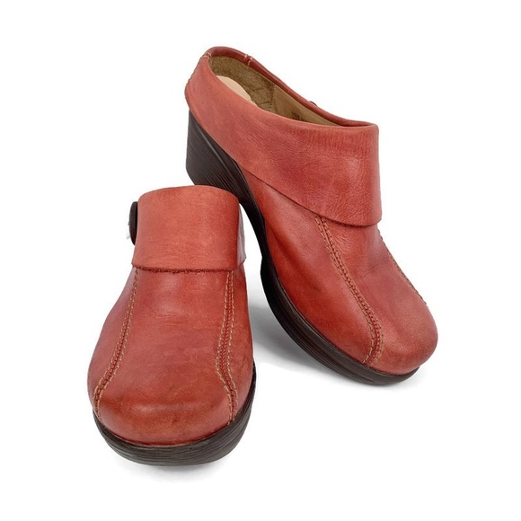 Sanita Shoes - Sanita Nikolette Button Detail Leather Clogs 39